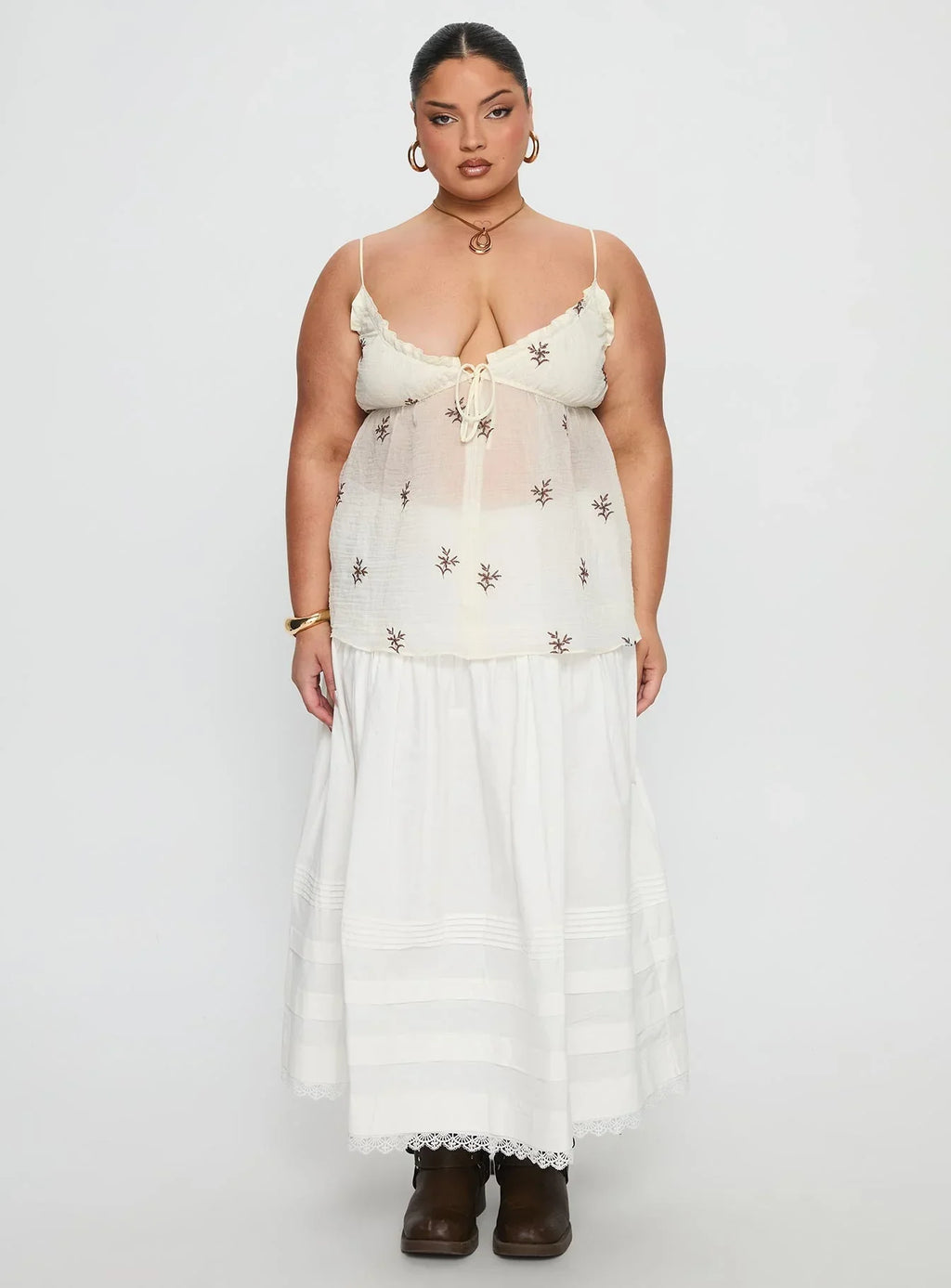 Cinnamon Embroidered Top Cream Curve